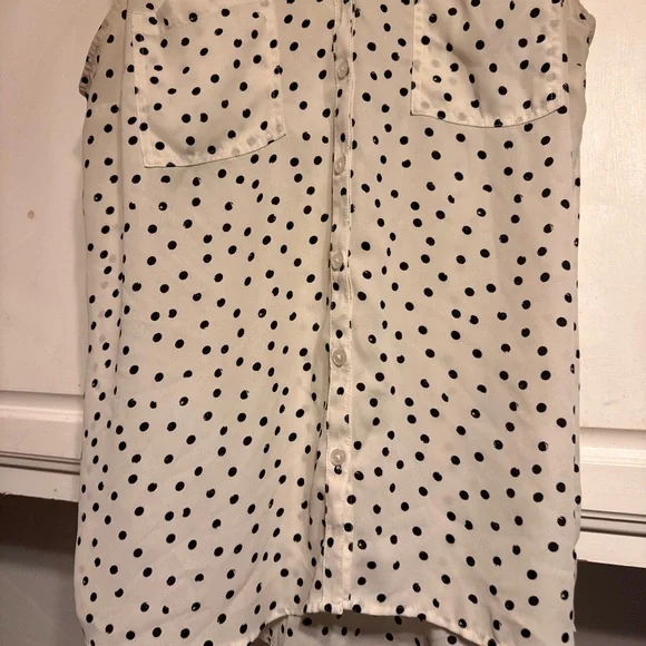 Polka Dot Sleeveless Blouse - Picture 7 of 7